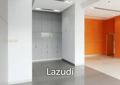 Retail For rent in Bangrak