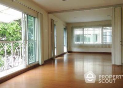 4-BR Townhouse in Chong Nonsi (ID 424706)
