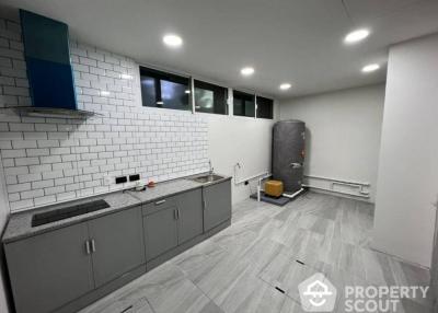 4-BR Townhouse near BTS Surasak