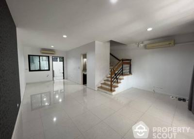 4-BR Townhouse near BTS Surasak