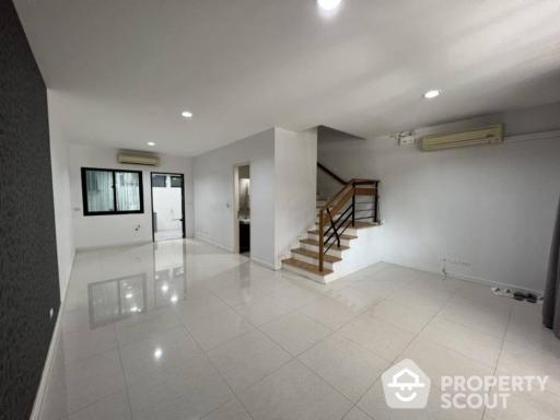 4-BR Townhouse near BTS Surasak