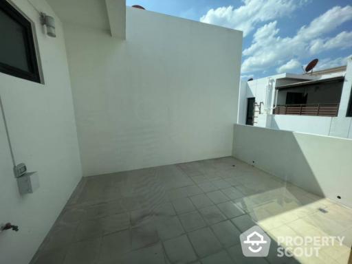 4-BR Townhouse near BTS Surasak