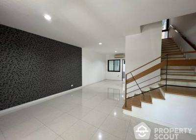 4-BR Townhouse near BTS Surasak