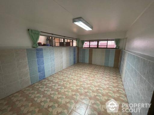 7-BR Townhouse in Chong Nonsi
