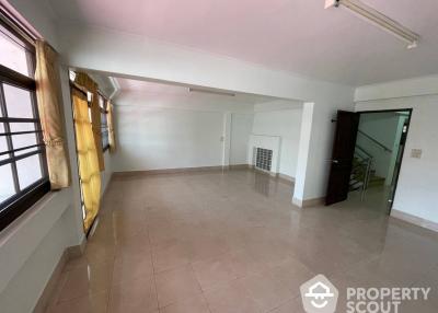 7-BR Townhouse in Chong Nonsi
