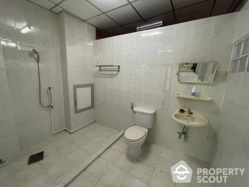 7-BR Townhouse in Chong Nonsi