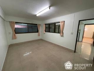 7-BR Townhouse in Chong Nonsi