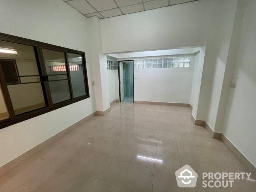 7-BR Townhouse in Chong Nonsi