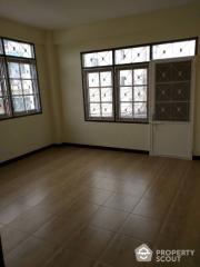 Commercial for Rent in Chong Nonsi