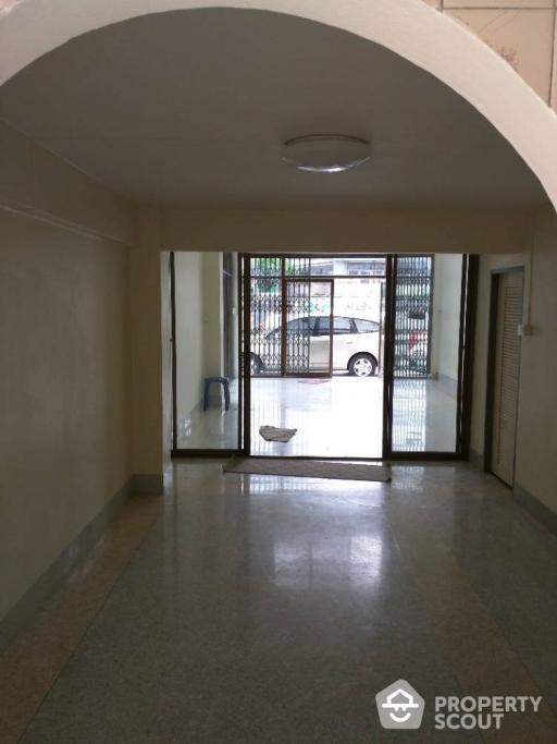 Commercial for Rent in Chong Nonsi