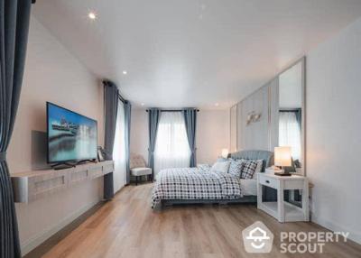 2-BR Condo in Chong Nonsi