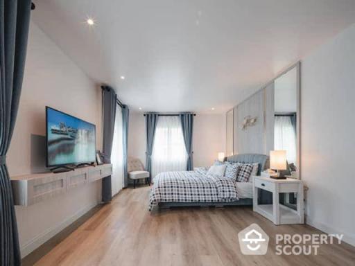 2-BR Condo in Chong Nonsi