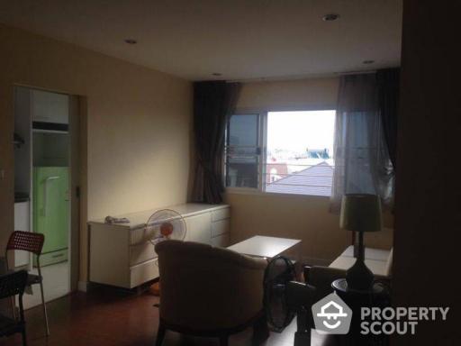 1-BR Condo in Chong Nonsi