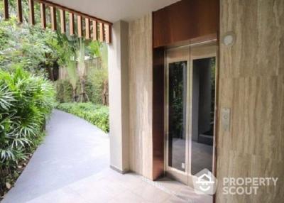 2-BR Condo near MRT Khlong Toei (ID 47883)