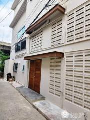 1-BR Townhouse near BTS Saphan Taksin