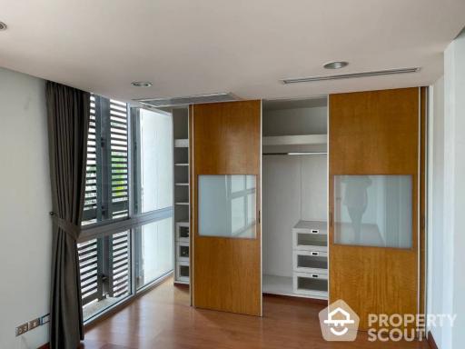 3-BR Townhouse near MRT Khlong Toei