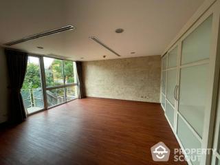 3-BR Townhouse near MRT Khlong Toei