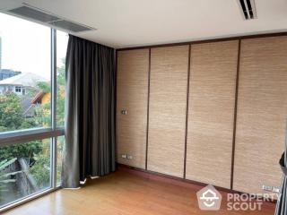 3-BR Townhouse near MRT Khlong Toei