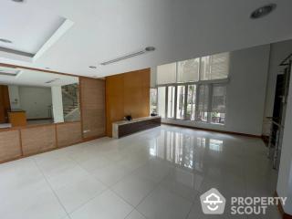 3-BR Townhouse near MRT Khlong Toei