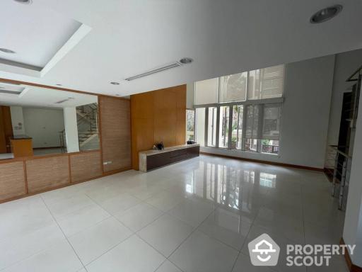 3-BR Townhouse near MRT Khlong Toei