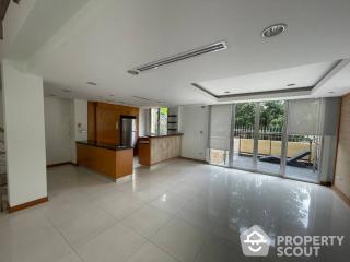 3-BR Townhouse near MRT Khlong Toei