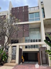 3-BR Townhouse near MRT Khlong Toei