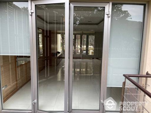 3-BR Townhouse near MRT Khlong Toei