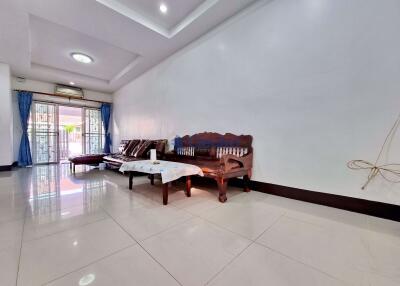 2 Bedrooms House in Chokchai Village 7 East Pattaya H009694