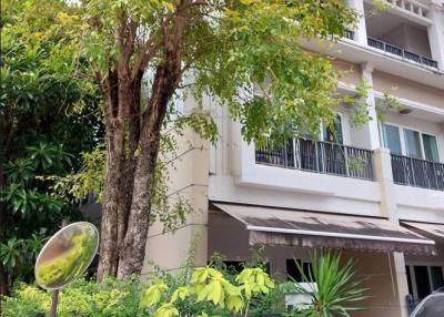 3-BR House at Baan Klang Krung Sathorn-Narathiwas in Chong Nonsi