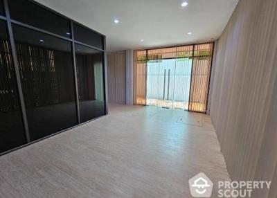 Commercial for Rent and Sale in Chong Nonsi