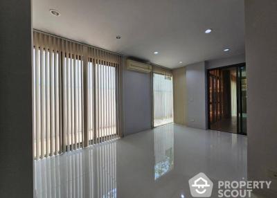 Commercial for Rent and Sale in Chong Nonsi