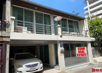 Spacious Three Bedroom, Three Storey House for Rent only 800 Meters from BTS Ekkamai