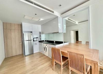 Modern kitchen with dining area