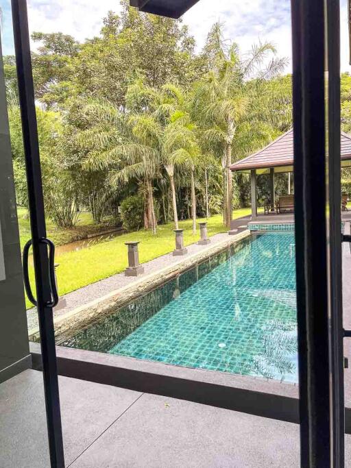 Luxury Lakeside Home for Sale in Mae RIm