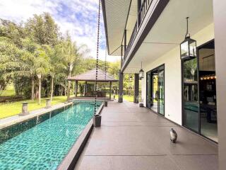 Luxury Lakeside Home for Sale in Mae RIm