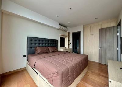 Modern bedroom with a large bed and contemporary design