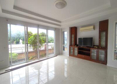 3 Bedroom House  for Rent in Ban Waen, Hang Dong.