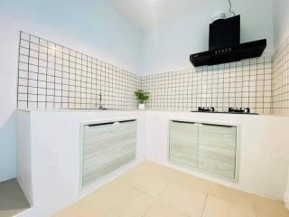 Modern kitchen with white cabinets and tiled backsplash