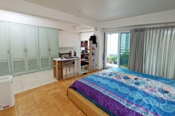 Large Duplex 4 Bedroom for sale on Phromphong