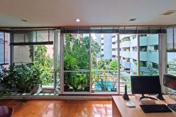 Large Duplex 4 Bedroom for sale on Phromphong