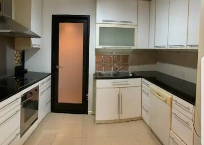 3 bed Duplex in Kiarti Thanee City Mansion Khlong Toei Nuea Sub District D020675