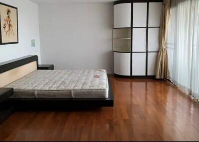 3 bed Duplex in Kiarti Thanee City Mansion Khlong Toei Nuea Sub District D020675