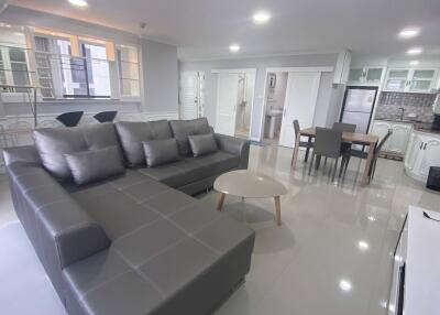 2 bed Condo in Supalai Place Condominium Khlong Tan Nuea Sub District C020667