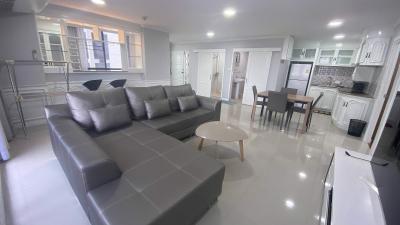 2 bed Condo in Supalai Place Condominium Khlong Tan Nuea Sub District C020667