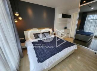 Spacious modern bedroom with en-suite access