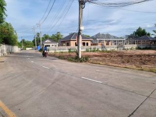 Street view with residential houses and clear sky