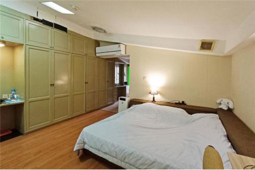 NEW PRICE  4-Bedroom Duplex Penthouse  Prime Location near BTS Phrom Phong and Emporium