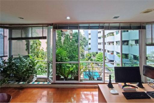 Exquisite 4-Bedroom Duplex Penthouse | Prime Location near BTS Phrom Phong and Emporium - 920071001-12484