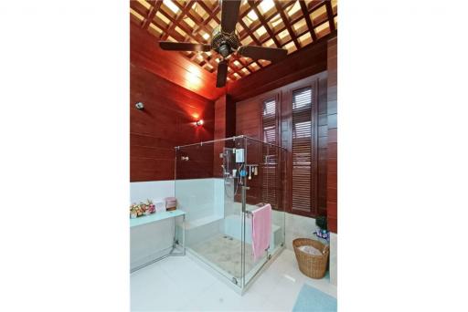 NEW PRICE  4-Bedroom Duplex Penthouse  Prime Location near BTS Phrom Phong and Emporium