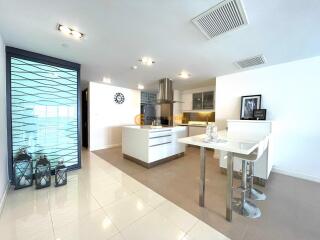 คอนโดนี้มี 3 ห้องนอน  อยู่ในโครงการ คอนโดมิเนียมชื่อ The Residences @ Dream Pattaya 